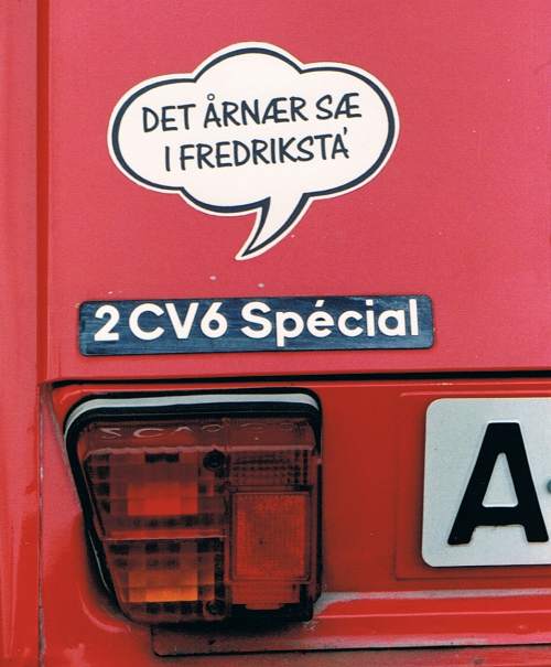 Das Foto zeigt einen Citroën 2CV.